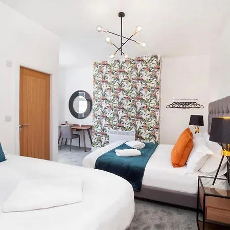 Innvigour Bespoke House With Free Parking For 3 Cars Holiday home York