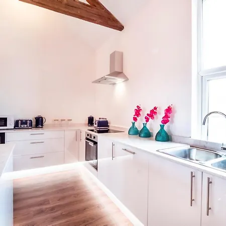 Innvigour Bespoke House With Free Parking For 3 Cars York