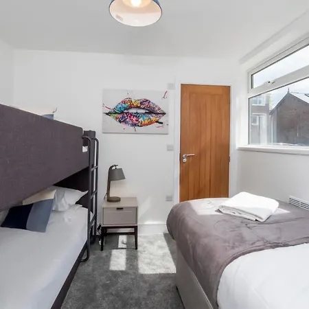 Innvigour Bespoke House With Free Parking For 3 Cars York