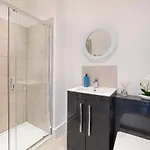 Innvigour Bespoke House With Free Parking For 3 Cars