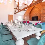 Innvigour Bespoke House With Free Parking For 3 Cars بيت للعطل