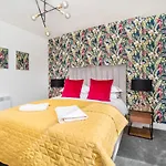 Innvigour Bespoke House With Free Parking For 3 Cars 요크