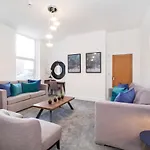 Innvigour Bespoke House With Free Parking For 3 Cars