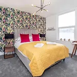 Innvigour Bespoke House With Free Parking For 3 Cars بيت للعطل *