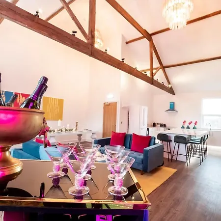 Innvigour Bespoke House With Free Parking For 3 Cars