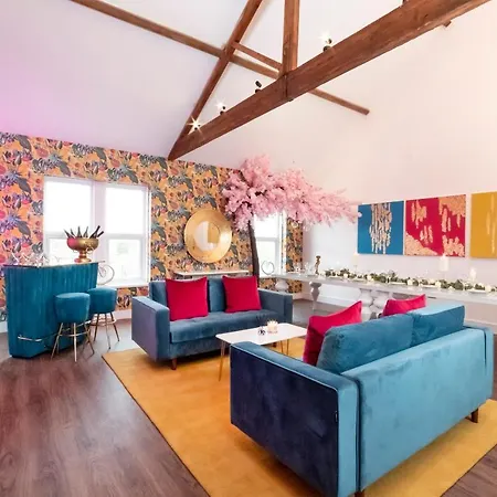 Innvigour Bespoke House With Free Parking For 3 Cars