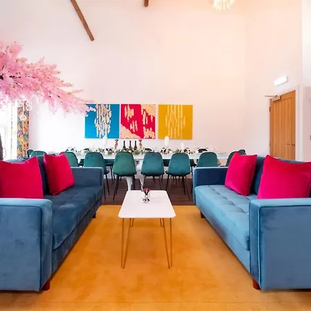 Hébergement de vacances Innvigour Bespoke House With Free Parking For 3 Cars *