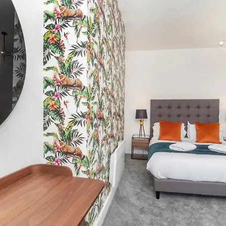 Hébergement de vacances Innvigour Bespoke House With Free Parking For 3 Cars *