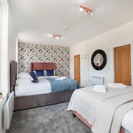 Holiday home Innvigour Bespoke House With Free Parking For 3 Cars