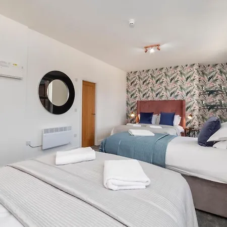 Innvigour Bespoke House With Free Parking For 3 Cars Holiday home