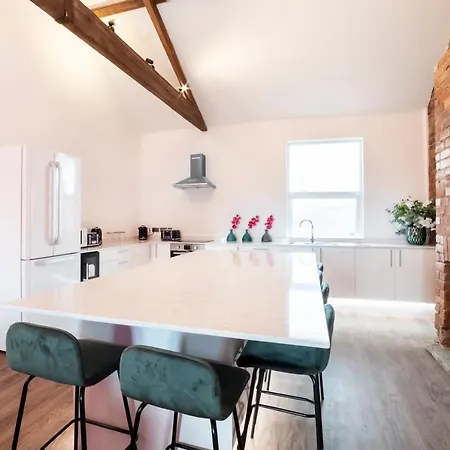 Hébergement de vacances Innvigour Bespoke House With Free Parking For 3 Cars *