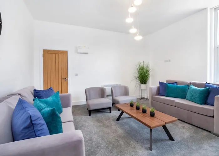 Holiday home Innvigour Bespoke House With Free Parking For 3 Cars