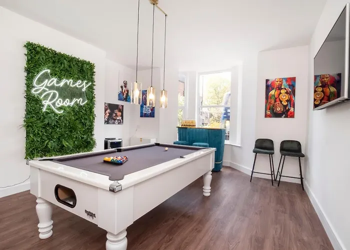 Innvigour Bespoke House With Free Parking For 3 Cars Holiday home *