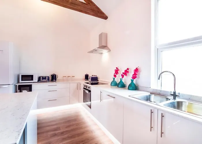 Innvigour Bespoke House With Free Parking For 3 Cars York