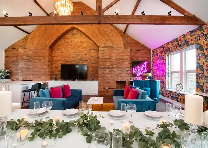 Holiday home Innvigour Bespoke House With Free Parking For 3 Cars *