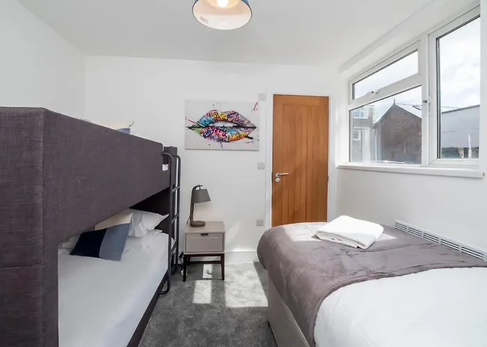 Innvigour Bespoke House With Free Parking For 3 Cars York