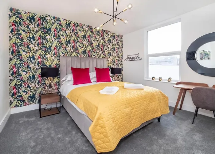 Innvigour Bespoke House With Free Parking For 3 Cars Holiday home *