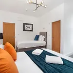 Innvigour Bespoke House With Free Parking For 3 Cars Prázdninový dům