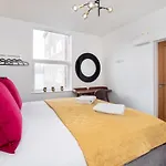 Nyaraló Innvigour Bespoke House With Free Parking For 3 Cars York