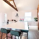 Prázdninový dům Innvigour Bespoke House With Free Parking For 3 Cars *