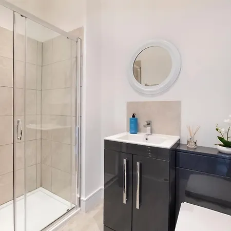 Innvigour Bespoke House With Free Parking For 3 Cars