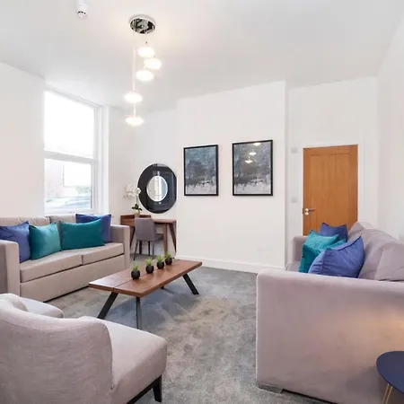 Innvigour Bespoke House With Free Parking For 3 Cars